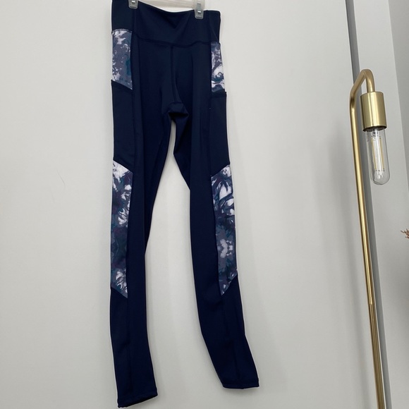 Pocket Legging in Navy + Periwinkle - Picture 4 of 9